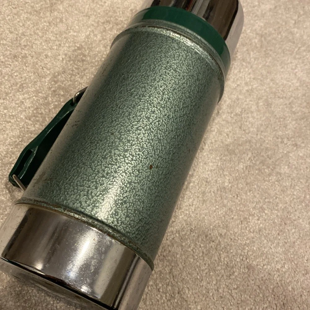 Stanley Classic Green and Silver Thermos - Picture 5 of 10